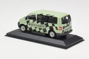 Volkswagen T5 Bus Zelený Minichamps 1:43 T5002 Kov – obrázok 3 z 4