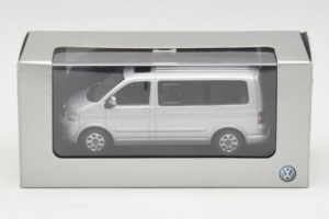 Volkswagen T5 Bus Strieborný Minichamps 1:43 T5003 Kov – obrázok 4 z 4