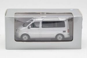 Volkswagen T5 California Strieborný Minichamps 1:43 7H8099300GPA7W Kov – obrázok 4 z 4