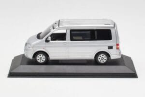 Volkswagen T5 California Strieborný Minichamps 1:43 Volkswagen T5 California Strieborný Minichamps 1:43 7H8099300GPA7W Kov