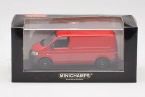 Volkswagen T5 Dostavník Červený & Čierne Kolesá Minichamps 1:43 400052260-B Kov – obrázok 4 z 4