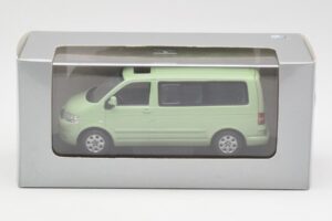 Volkswagen T5 Multivan California Limetkovo Zelený Dealer Minichamps 1:43 400052201-D1 Kov – obrázok 4 z 4