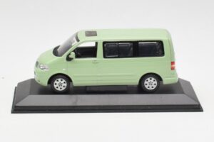 Volkswagen T5 Multivan California Limetkovo Zelený Dealer Minichamps 1:43 400052201-D1 Kov