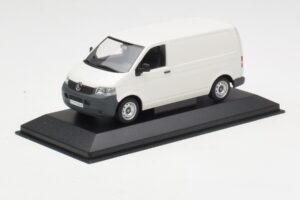 Volkswagen T5 Transporter Biely Minichamps 1:43 T5002-B Kov – obrázok 2 z 4