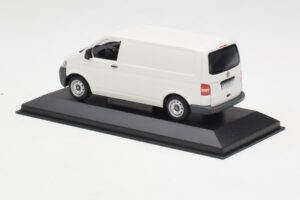 Volkswagen T5 Transporter Biely Minichamps 1:43 T5002-B Kov – obrázok 3 z 4