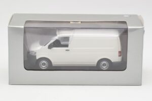 Volkswagen T5 Transporter Biely Minichamps 1:43 T5002-B Kov – obrázok 4 z 4