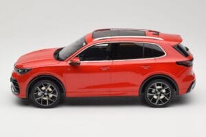 Volkswagen Tiguan eTSI R-Line Persimmon Red Metallic Otto 1:18 OT489 Živica – obrázok 3 z 6