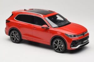 Volkswagen Tiguan eTSI R-Line Persimmon Red Metallic Otto 1:18 OT489 Živica – obrázok 4 z 6
