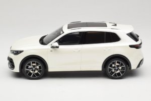 Volkswagen Tiguan R-Line Oryx White Pearl Otto 1:18 OT1219 Živica – obrázok 3 z 6