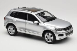Volkswagen Touareg 7L Silver Metallic Kyosho 1:18 8821CS Kov – obrázok 6 z 8
