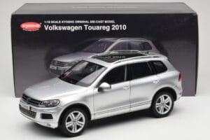 Volkswagen Touareg 7L Silver Metallic Kyosho 1:18 8821CS Kov – obrázok 8 z 8
