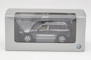 Volkswagen Touareg Šedý Minichamps 1:43 TOUAREG001 Kov – obrázok 4 z 4