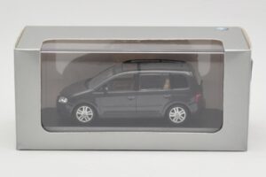 Volkswagen Touran 1T Tmavo Zelený Minichamps 1:43 400052101 Kov – obrázok 4 z 4