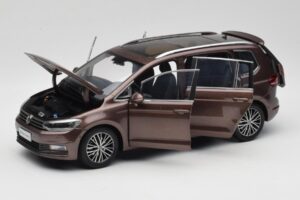 Volkswagen Touran 5T Hnedý Paudi Model 1:18 ZVE000003BRA Kov – obrázok 2 z 8