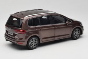 Volkswagen Touran 5T Hnedý Paudi Model 1:18 ZVE000003BRA Kov – obrázok 3 z 8