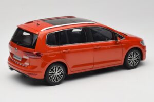 Volkswagen Touran 5T Oranžový Paudi Model 1:18 ZVE000003ORA Kov – obrázok 3 z 8