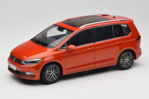 Volkswagen Touran 5T Oranžový Paudi Model 1:18 ZVE000003ORA Kov