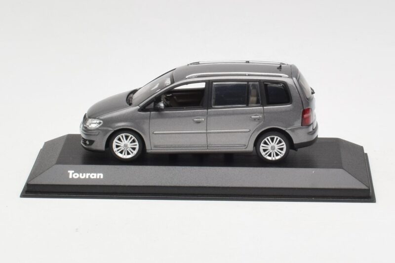 Volkswagen Touran Sport Platinum Grey Minichamps 1:43 TOURAN003 Kov
