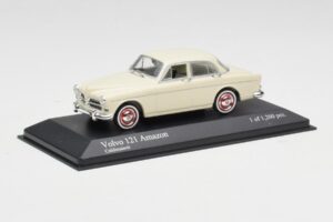 Volvo 121 Amazon Biely Minichamps 1:43 430171040 Kov – obrázok 2 z 4