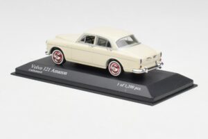 Volvo 121 Amazon Biely Minichamps 1:43 430171040 Kov – obrázok 3 z 4