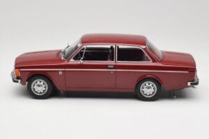 Volvo 142 Tmavo Červený MCG 1:18 MCG18443 Kov – obrázok 3 z 6
