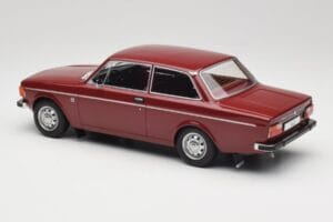 Volvo 142 Tmavo Červený MCG 1:18 MCG18443 Kov – obrázok 5 z 6