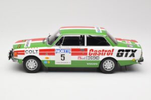 Volvo 142 #5 H. Mikkola / E. Rautanen Rally 1000 Lakes 1973 MCG 1:18 MCG18529R Kov – obrázok 3 z 6