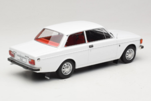 Volvo 142 Biely MCG 1:18 MCG18445 Kov – obrázok 2 z 6