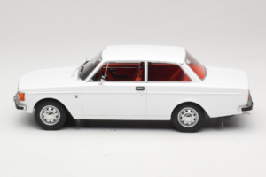 Volvo 142 Biely MCG 1:18 MCG18445 Kov – obrázok 3 z 6