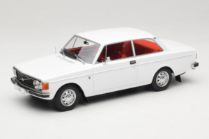 Volvo 142 Biely MCG 1:18 MCG18445 Kov
