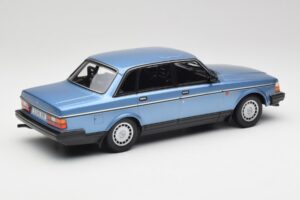 Volvo 240 GL Modrý Metalíza Minichamps 1:18 155171404 Kov – obrázok 2 z 6