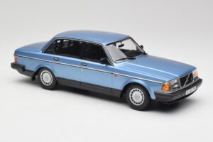 Volvo 240 GL Modrý Metalíza Minichamps 1:18 155171404 Kov – obrázok 4 z 6
