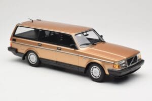 Volvo 240 GL Kombi Gold Metallic Minichamps 1:18 155171415 Kov – obrázok 4 z 6
