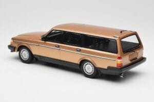 Volvo 240 GL Kombi Gold Metallic Minichamps 1:18 155171415 Kov – obrázok 5 z 6