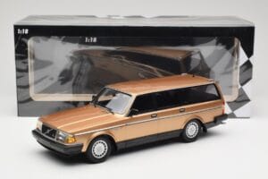 Volvo 240 GL Kombi Gold Metallic Minichamps 1:18 155171415 Kov – obrázok 6 z 6