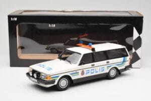 Volvo 240 GL Kombi Polis Sweden Minichamps 1:18 155171480 Kov – obrázok 6 z 6