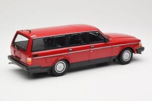 Volvo 240 GL Kombi Červený Minichamps 1:18 155171411 Kov – obrázok 2 z 6