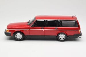 Volvo 240 GL Kombi Červený Minichamps 1:18 155171411 Kov – obrázok 3 z 6