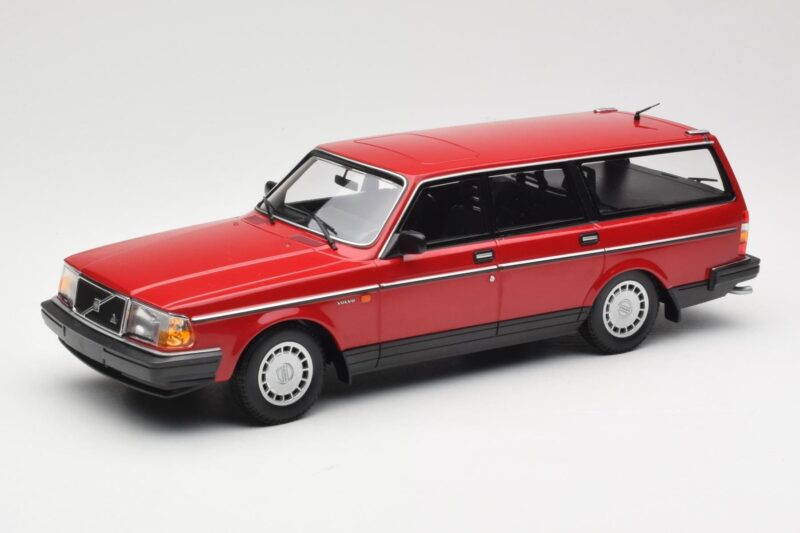Volvo 240 GL Kombi Červený Minichamps 1:18 155171411 Kov