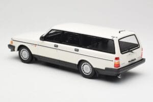Volvo 240 GL Kombi Biely Minichamps 1:18 155171412 Kov – obrázok 5 z 6