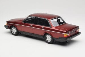 Volvo 240 GL Dark Red Metallic Minichamps 1:18 155171406 Kov – obrázok 5 z 6