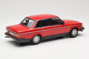Volvo 240 GL Tmavočervený Minichamps 1:18 166171401 Kov – obrázok 2 z 6