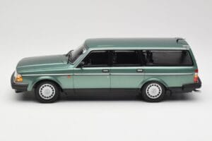 Volvo 240 GL Estate Green Metallic Minichamps 1:18 155171410 Kov – obrázok 3 z 6