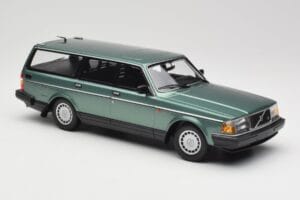 Volvo 240 GL Estate Green Metallic Minichamps 1:18 155171410 Kov – obrázok 4 z 6