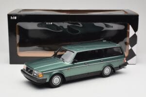 Volvo 240 GL Estate Green Metallic Minichamps 1:18 155171410 Kov – obrázok 6 z 6