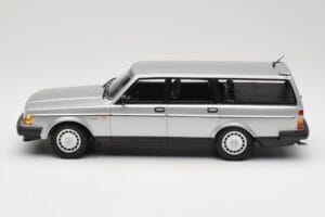 Volvo 240 GL Estate Strieborný Minichamps 1:18 155171416 Kov – obrázok 3 z 6