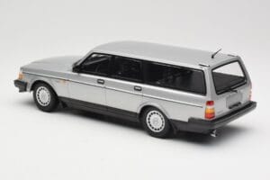 Volvo 240 GL Estate Strieborný Minichamps 1:18 155171416 Kov – obrázok 5 z 6