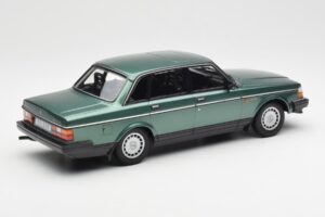 Volvo 240 GL Zelený Metalický Minichamps 1:18 155171400 Kov – obrázok 2 z 6