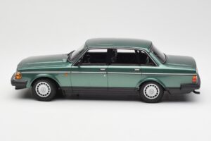 Volvo 240 GL Zelený Metalický Minichamps 1:18 155171400 Kov – obrázok 3 z 6