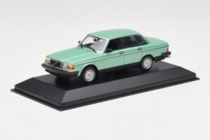 Volvo 240 GL Zelený Metalíza Minichamps 1:43 400171402 Kov – obrázok 2 z 4
